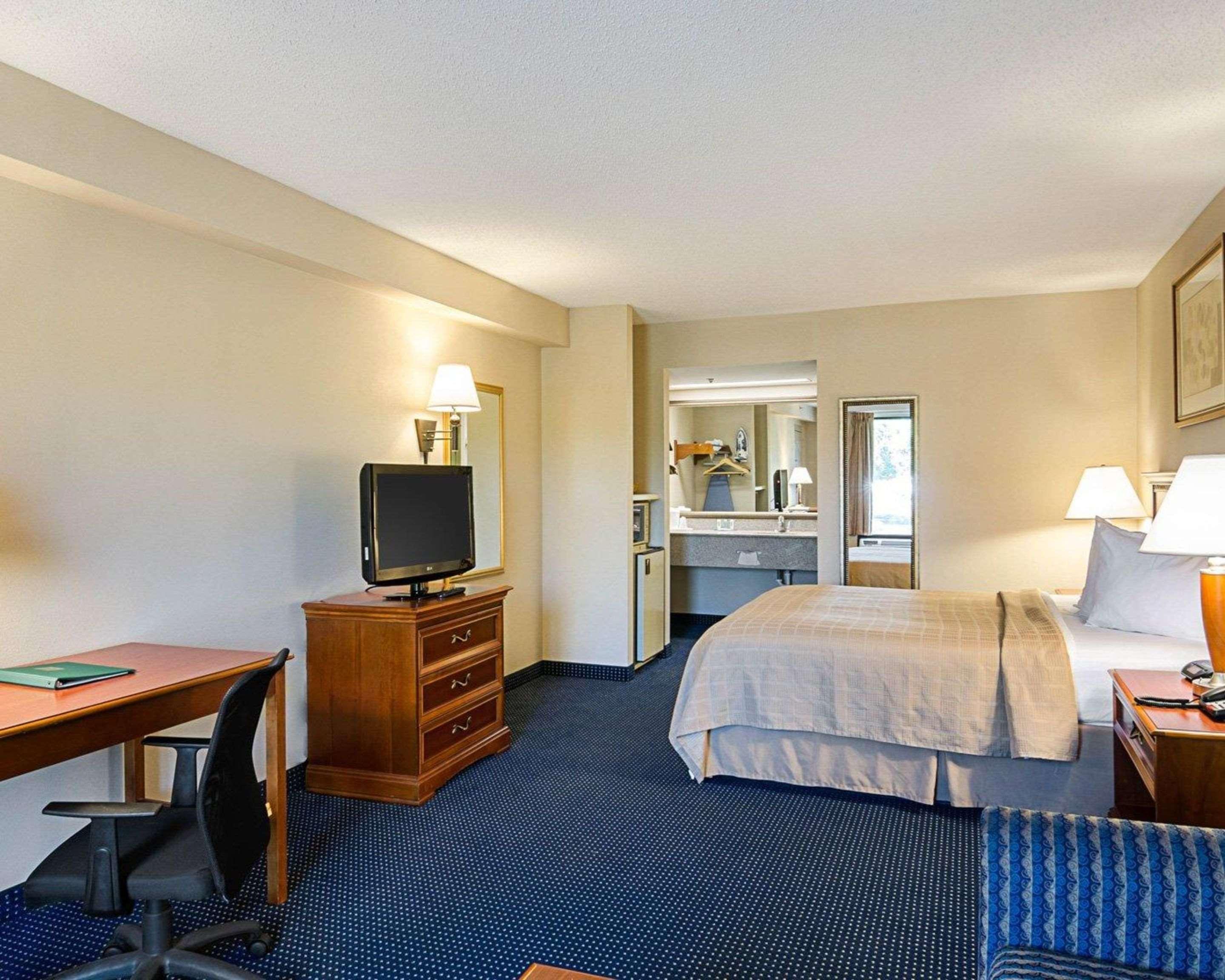Quality Inn Troutville - Roanoke North Bagian luar foto