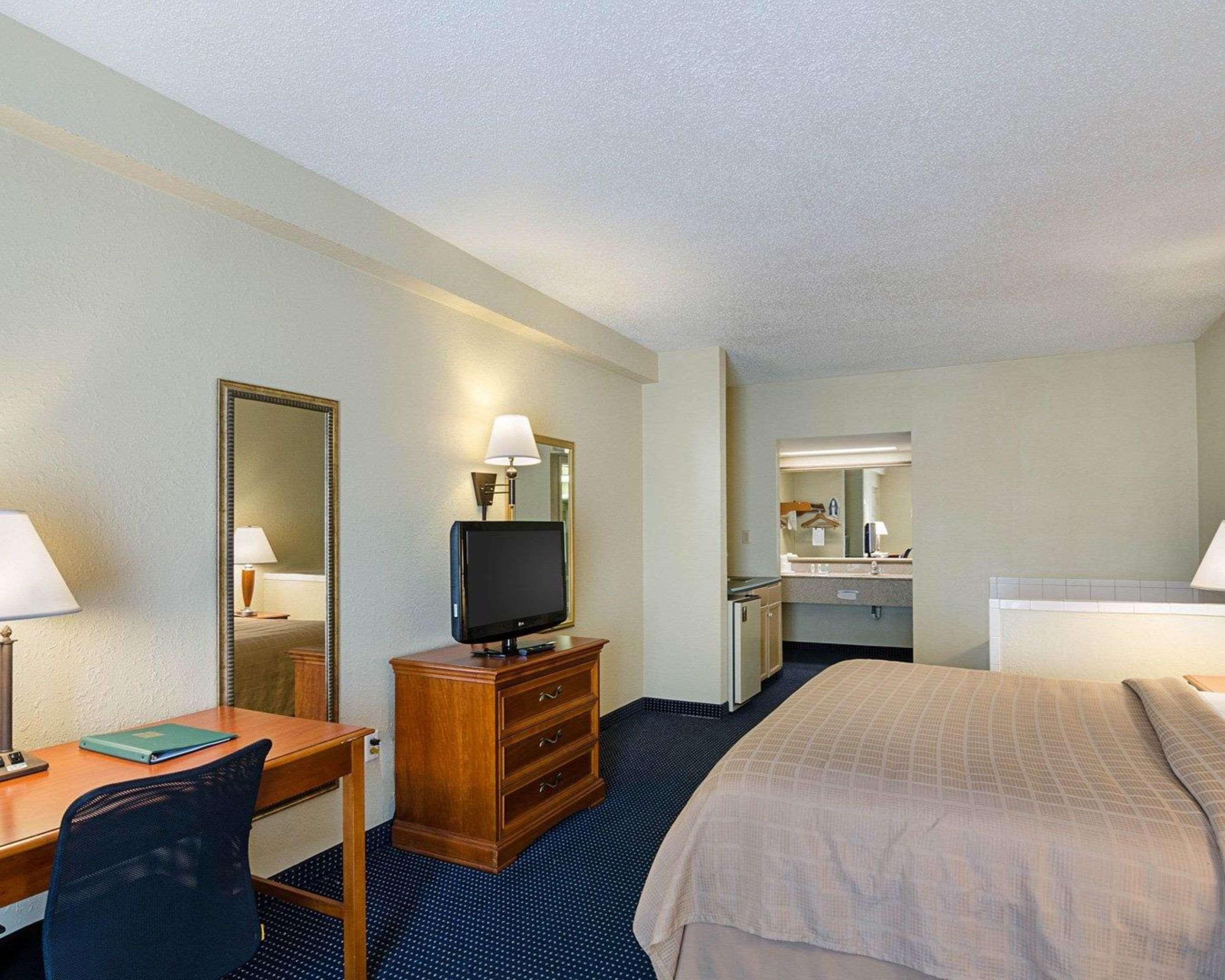Quality Inn Troutville - Roanoke North Bagian luar foto