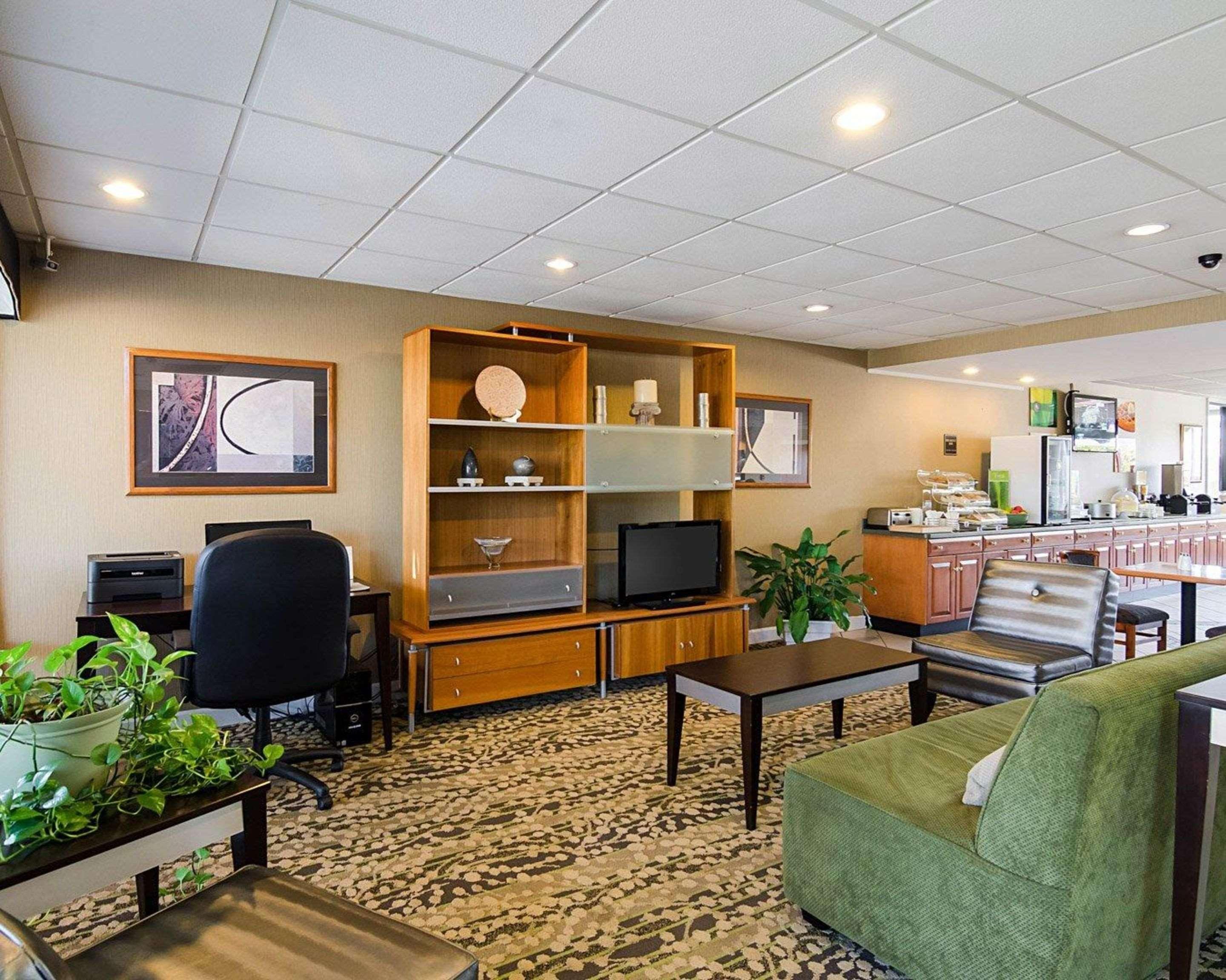 Quality Inn Troutville - Roanoke North Bagian luar foto