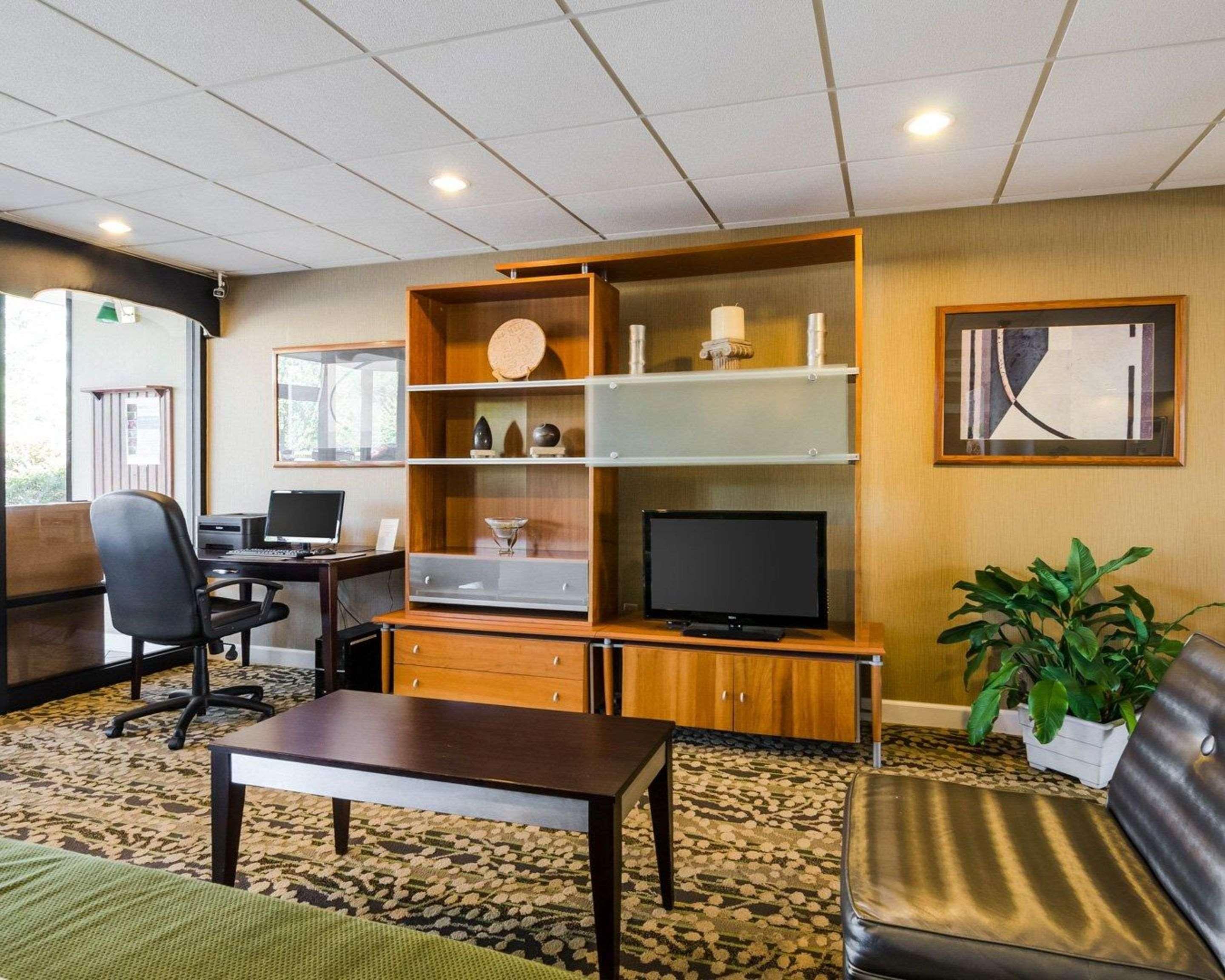 Quality Inn Troutville - Roanoke North Bagian luar foto
