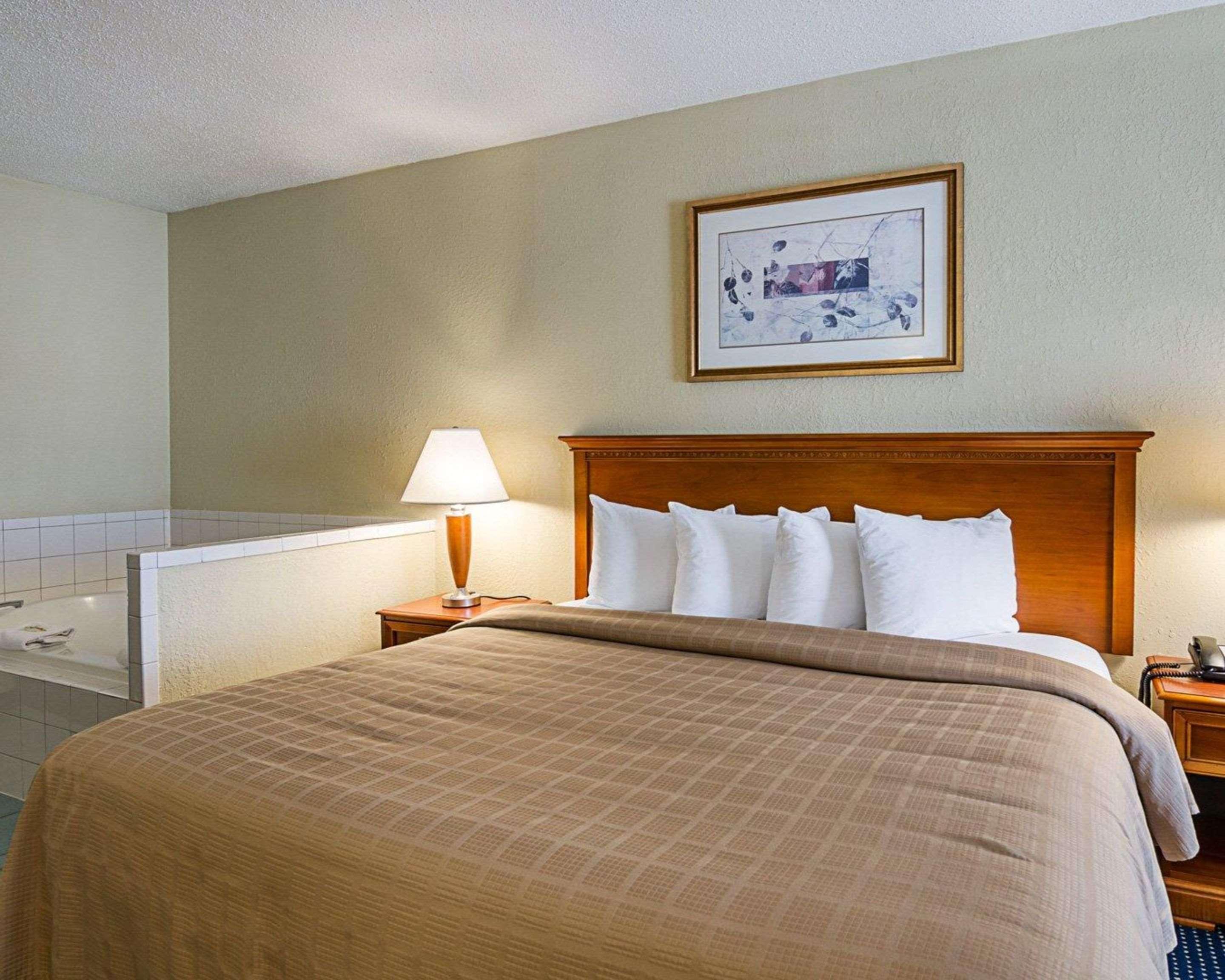Quality Inn Troutville - Roanoke North Bagian luar foto