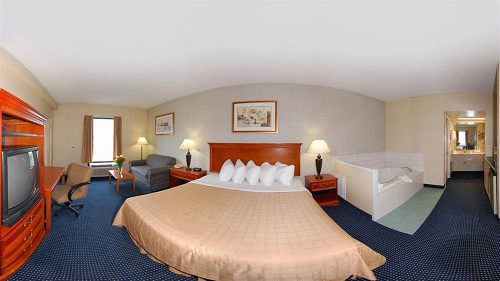 Quality Inn Troutville - Roanoke North Bagian luar foto