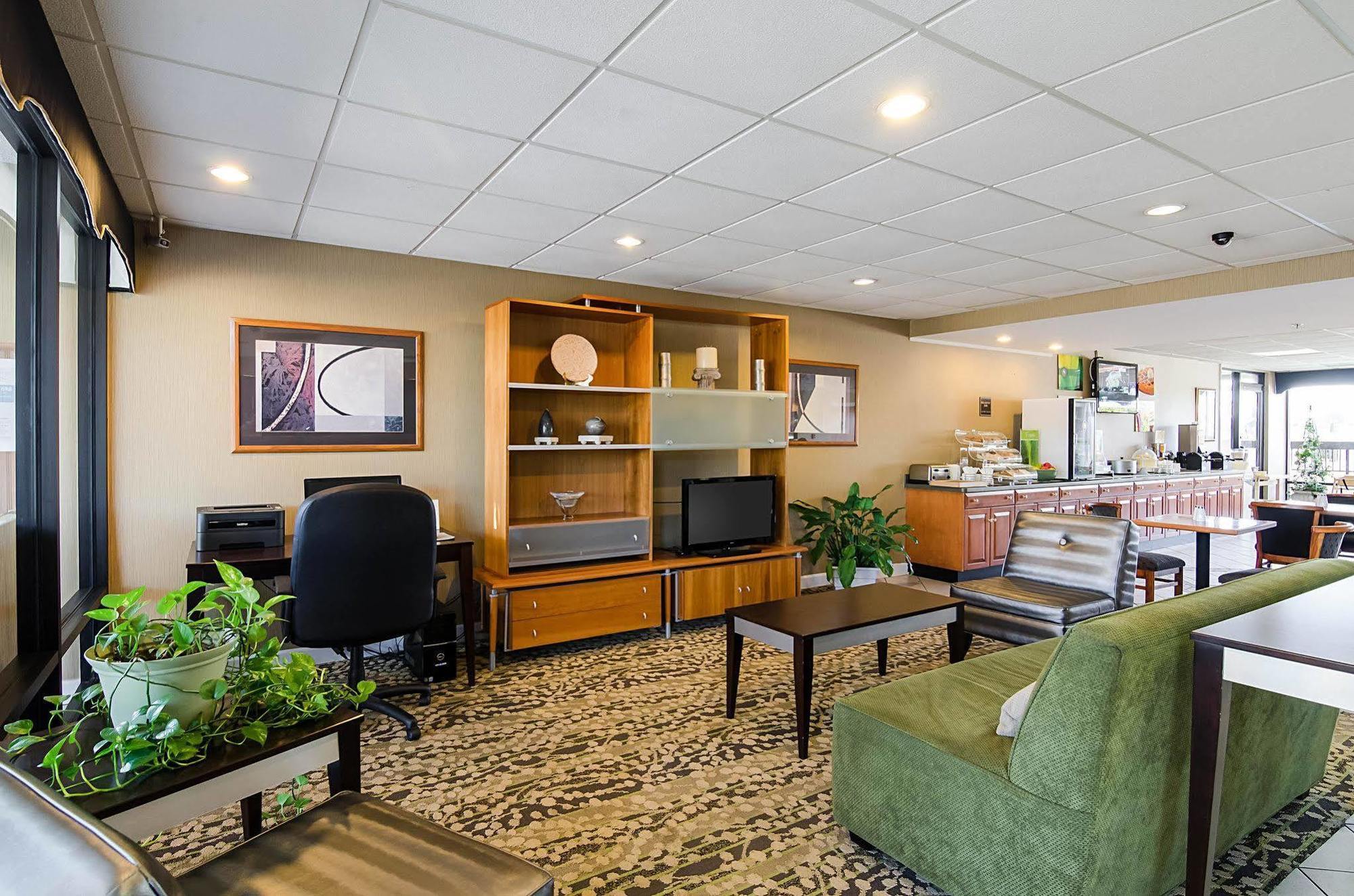 Quality Inn Troutville - Roanoke North Bagian luar foto